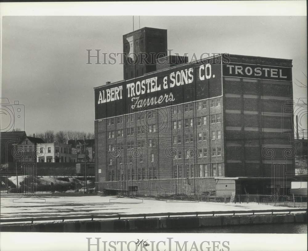 1983 Press Photo Albert Trostel &amp; Sons Co., Trostel Tannery building - mjx50123- Historic Images