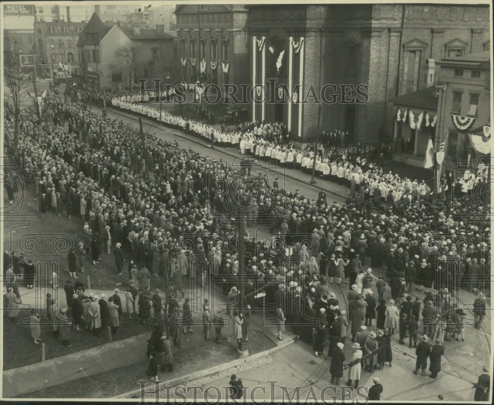 1933 Press Photo Archbishop Samuel A Stritch - enthronement - mjx50455- Historic Images