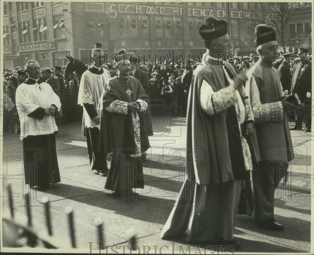 1933 Press Photo Archbishop Samuel A Stritch - enthronement - mjx50456- Historic Images