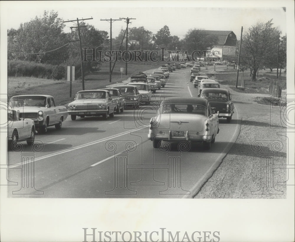 1964 Press Photo Traffic on Highway 100, Milwaukee, Wisconsin- Historic Images