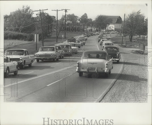 1964 Press Photo Traffic on Highway 100, Milwaukee, Wisconsin- Historic Images
