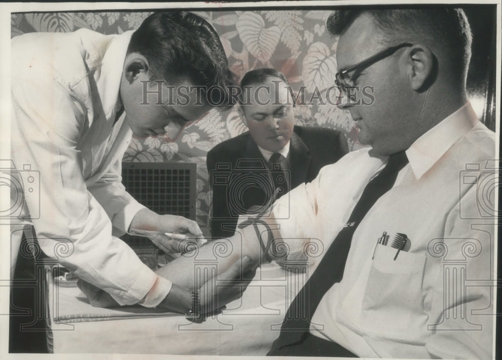 1964 Press Photo Veterinarians Take Blood Tests for Research, Dodge County, WI- Historic Images