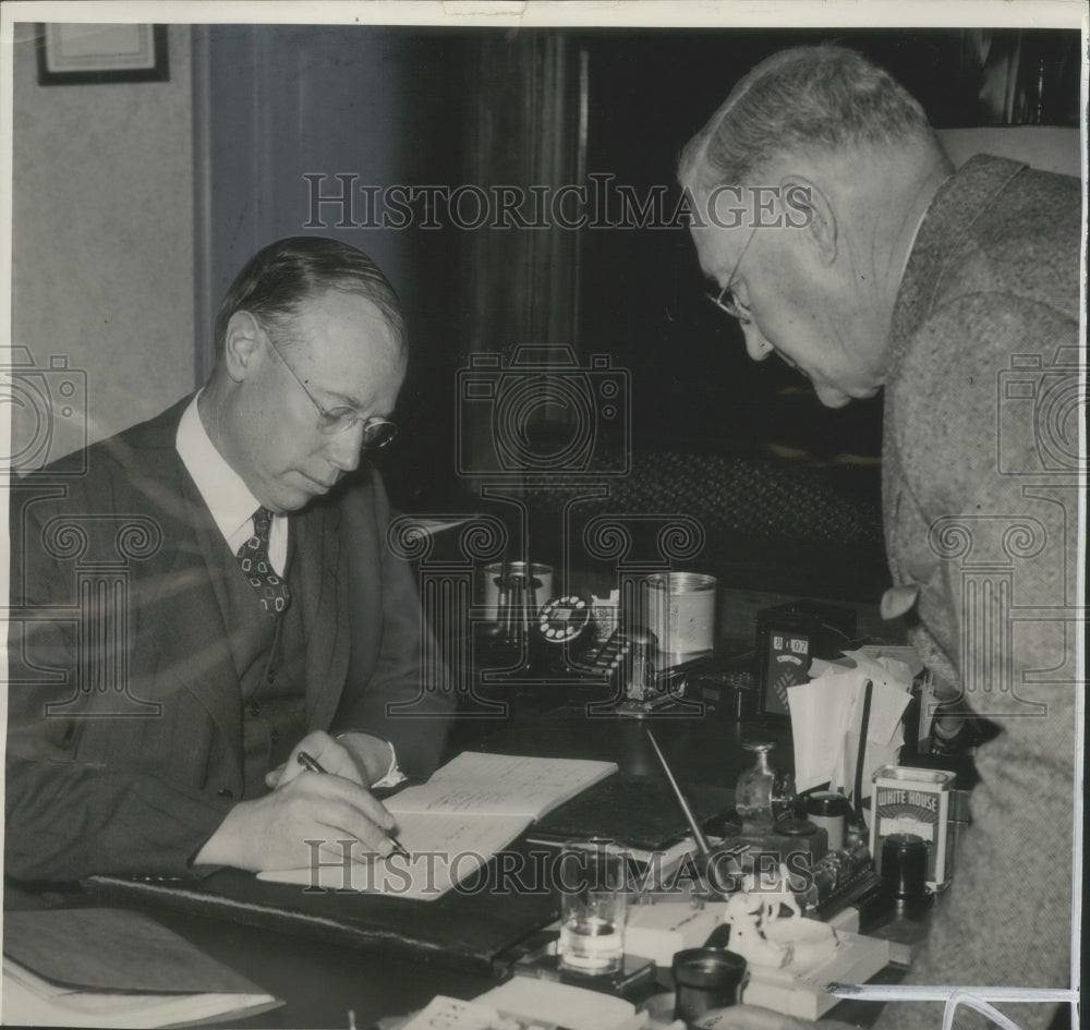 1940 Press Photo Presidential candidate Robert A. Taft speaks in Milwaukee.- Historic Images