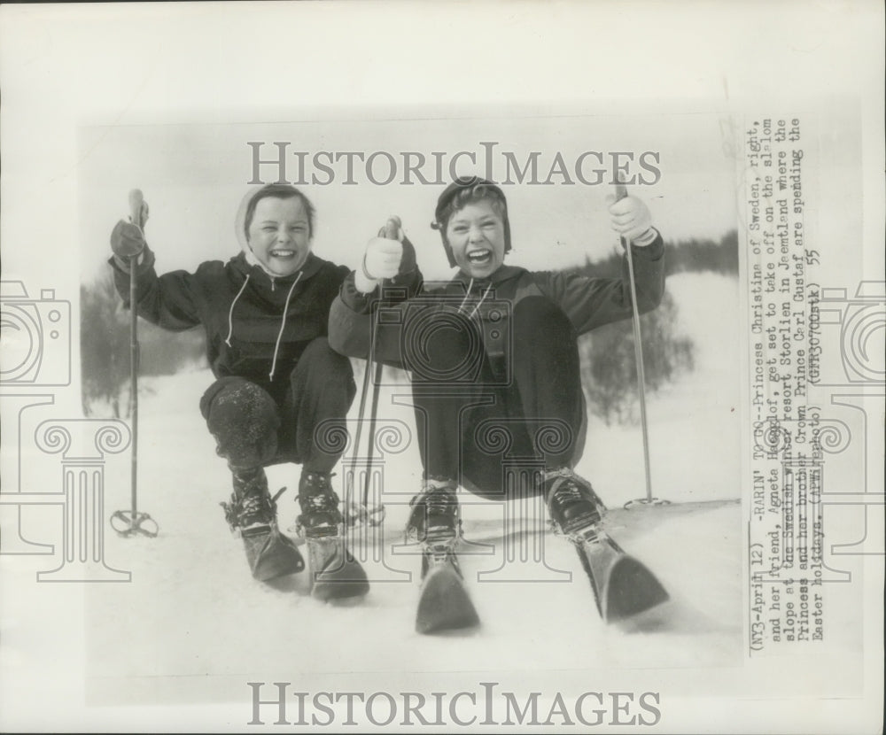 1955 Press Photo Princess Christine of Sweden (r) Agneta Heagglof at Storlien