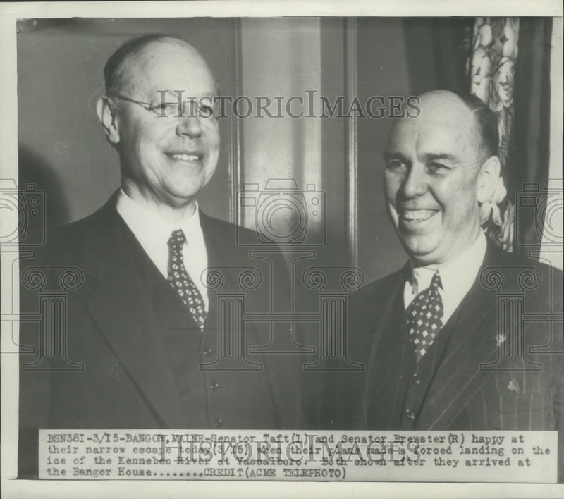Load image into Gallery viewer, 1948 Press Photo Senators Taft and Brewster at the Bangor House, Maine
