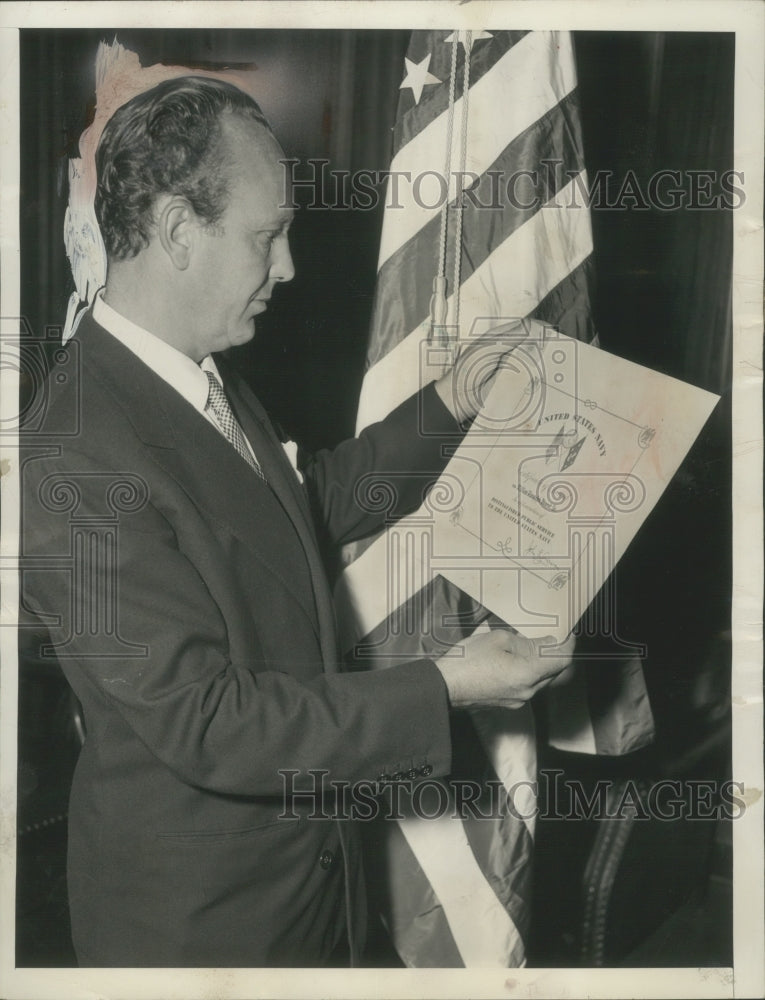 1948 Press Photo William Randolph Hearst, Junior receives Navy's civilian award- Historic Images