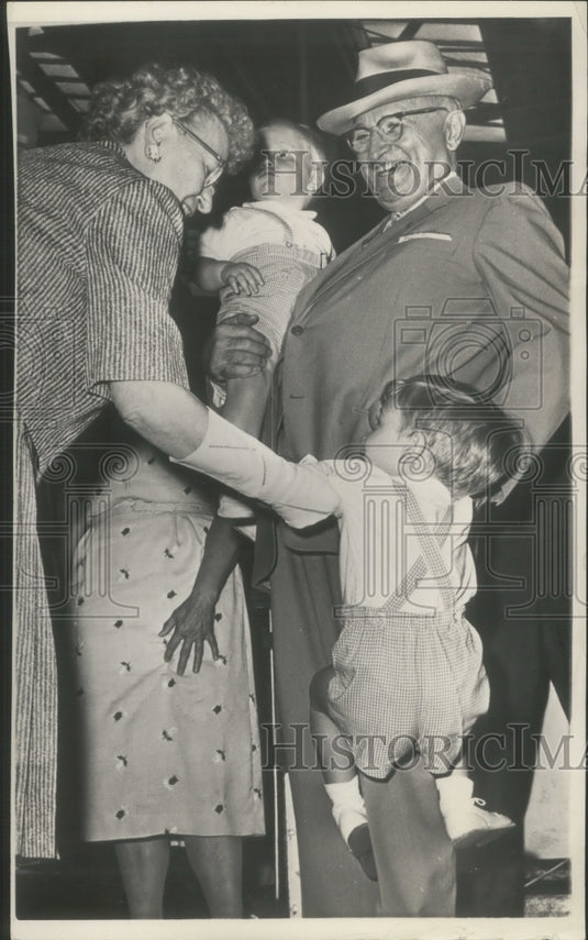 1960 Press Photo Harry Truman with wife and grandchildren- Historic Images