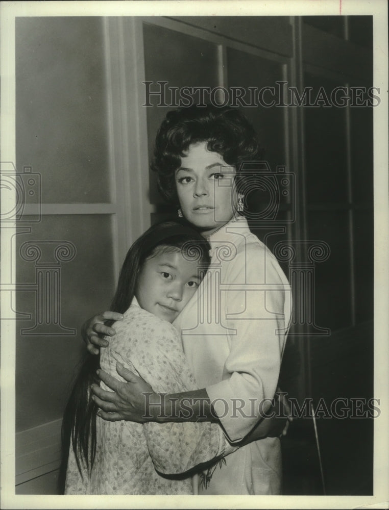 1967 Press Photo Cherylene Lee and Ruth Roman star on ABC-TV&#39;s &quot;The FBI&quot;- Historic Images