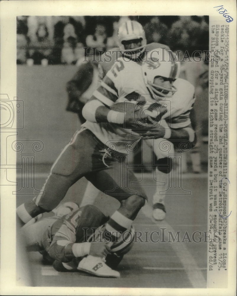 1976 Press Photo O.J. Simpson of Buffalo Bills breaks a Lion&#39;s tackle, Michigan- Historic Images