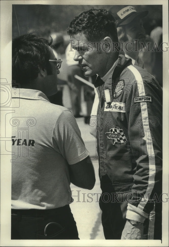 1976 Press Photo Bobby Unser ready to race, not talk - mjx52247- Historic Images