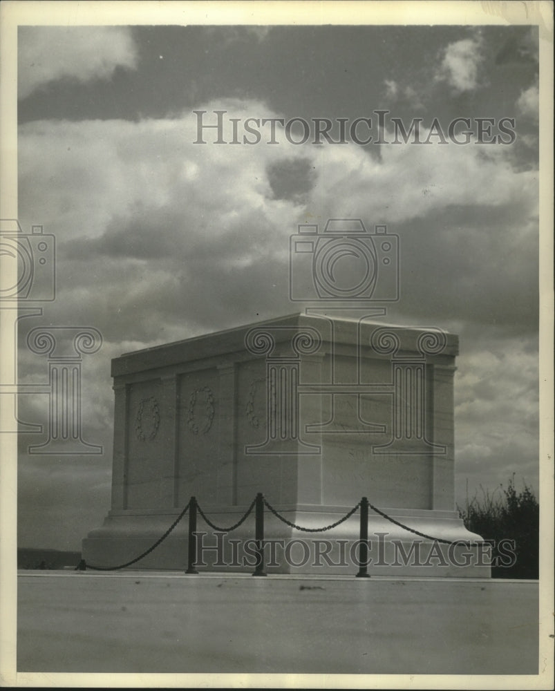 1945 Press Photo Tomb of the Unknown Soldier, Arlington National Cemetery, VA- Historic Images