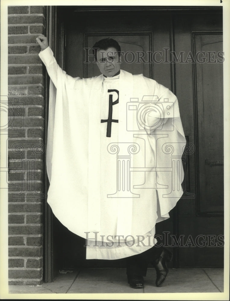 1985 Press Photo Robert Blake as Father "Hardstep" Rivers in "Helltown"- Historic Images