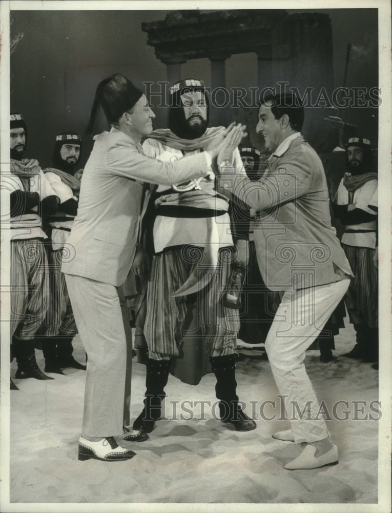 1966 Press Photo Bing Crosby and Danny Thomas in scene from "Road to Lebanon"- Historic Images