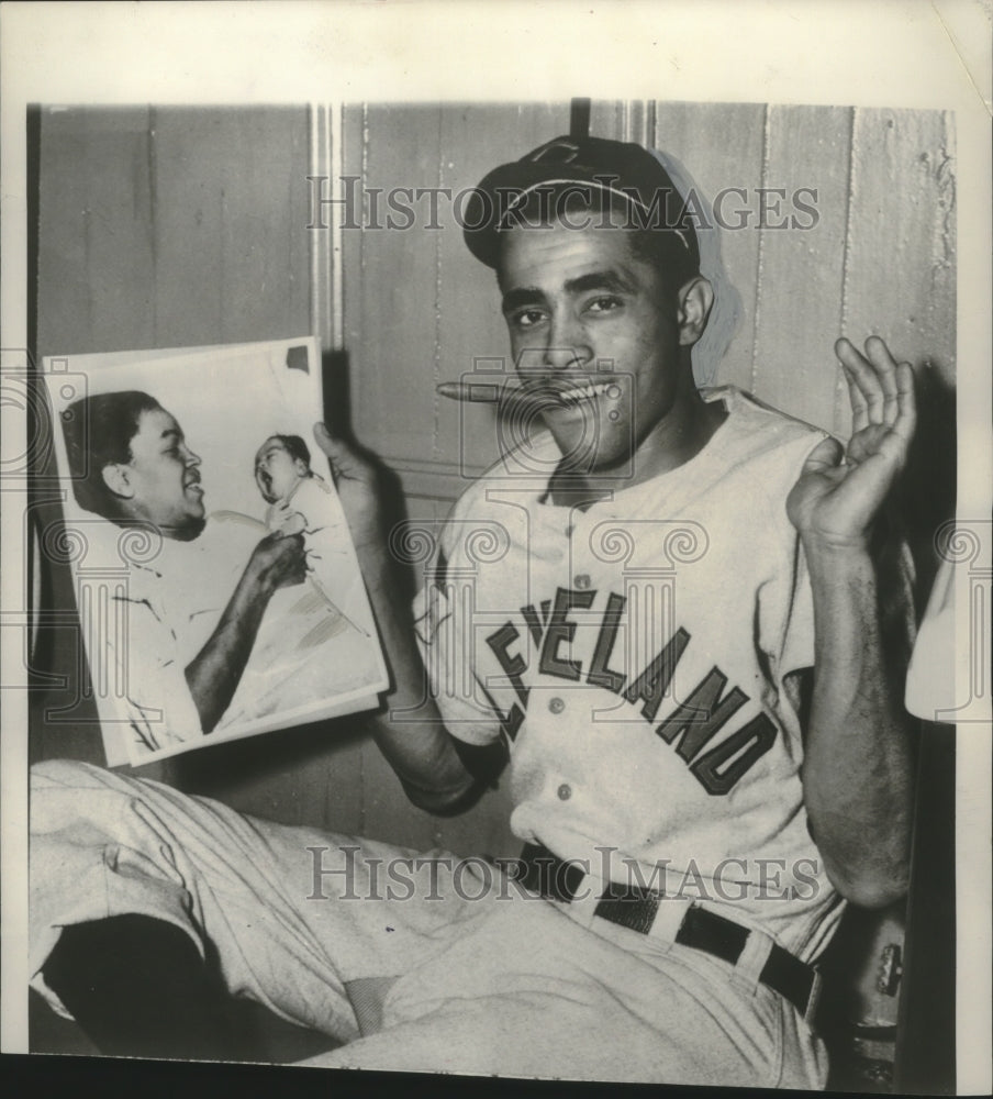 1951 Press Photo Harry Simpson & picture of his newborn son at Cleveland dugout- Historic Images