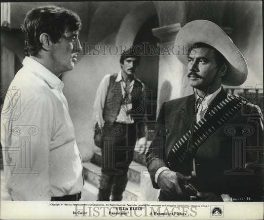 1968 Press Photo Actors Robert Mitchum and Yul Brynner starring in "Villa Rides"- Historic Images