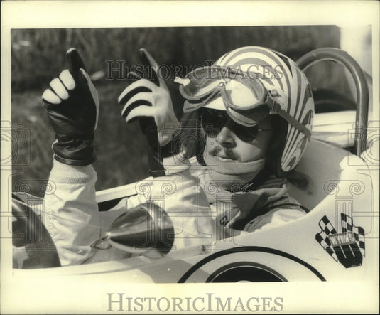 1969 Press Photo Dick Smothers In Race Car at Ken Miles Memorial Grand Prix- Historic Images