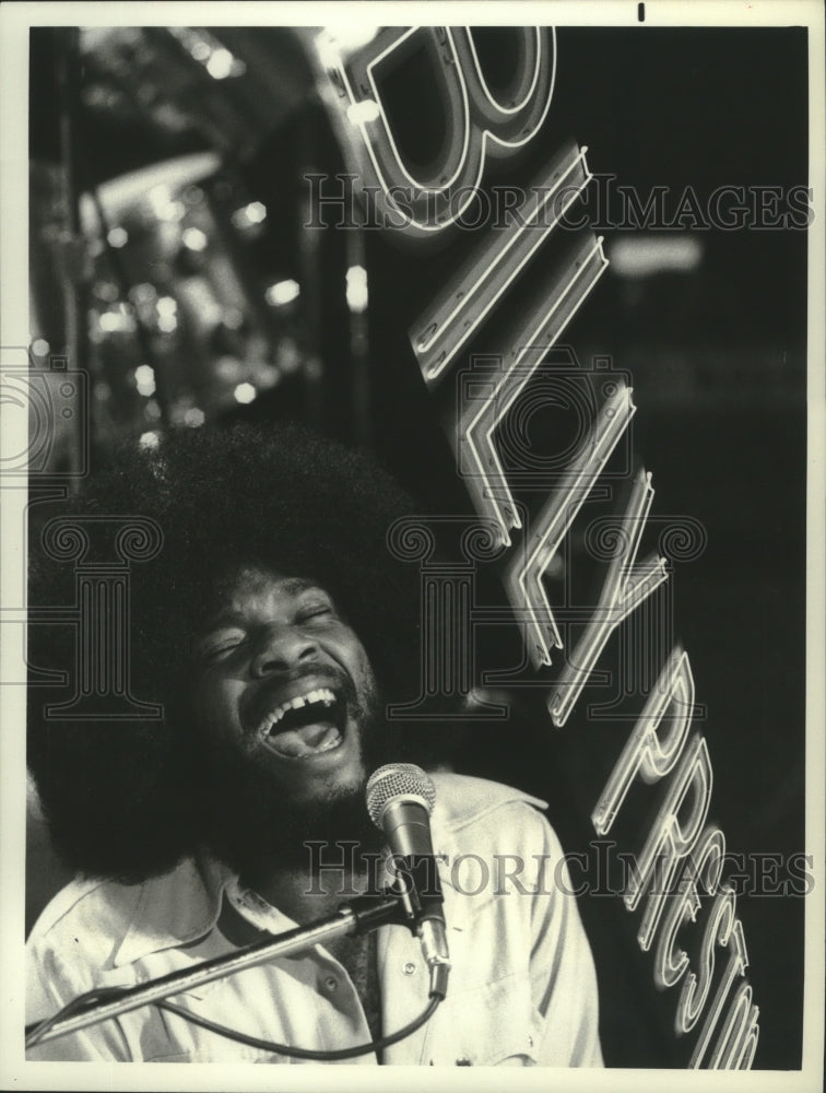 1975 Press Photo Billy Preston host and sings on NBC&#39;s &quot;The Midnight Special&quot;- Historic Images