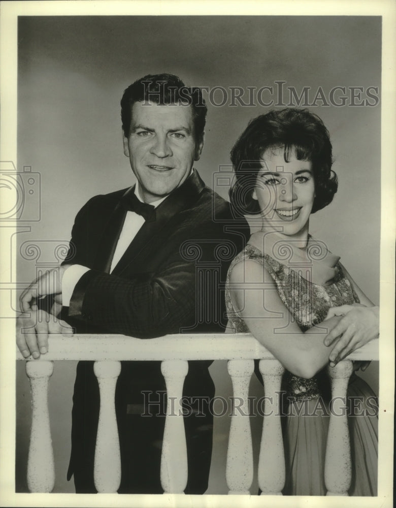 Load image into Gallery viewer, 1963 Press Photo Robert Preston, Carol Burnett, promo shot, "Carol &amp; Company"
