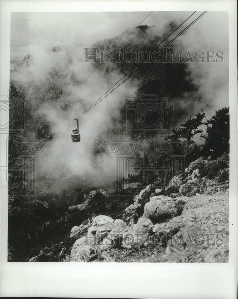 1987 Press Photo The Sandia Peak Aerial Tramway in New Mexico mountains- Historic Images