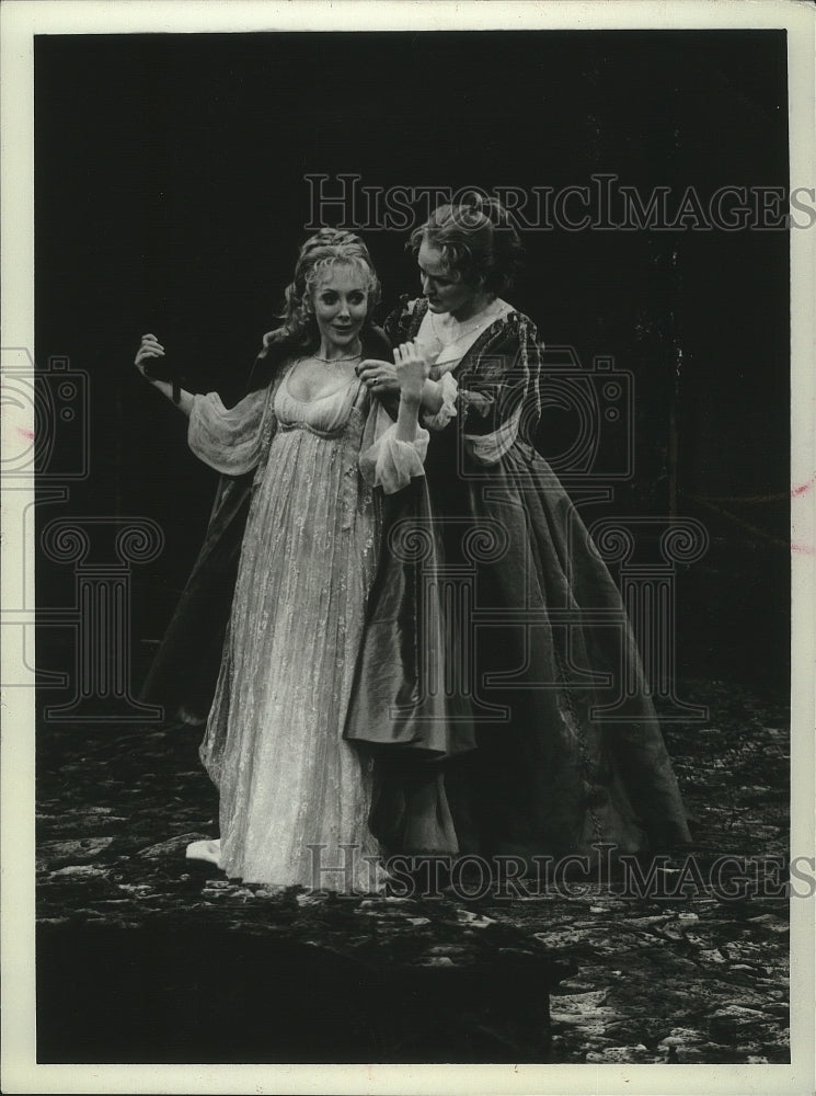 1970 Press Photo Maureen O&#39; Brien &amp; Jane Casson act in &quot;The Merchant of Venice&quot;- Historic Images