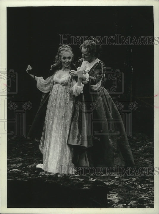 1970 Press Photo Maureen O' Brien & Jane Casson act in "The Merchant of Venice"- Historic Images