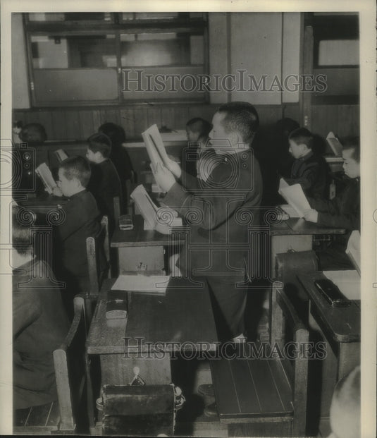 1946 Press Photo Japan Crown Prince Akihito reads from book in his classroom- Historic Images