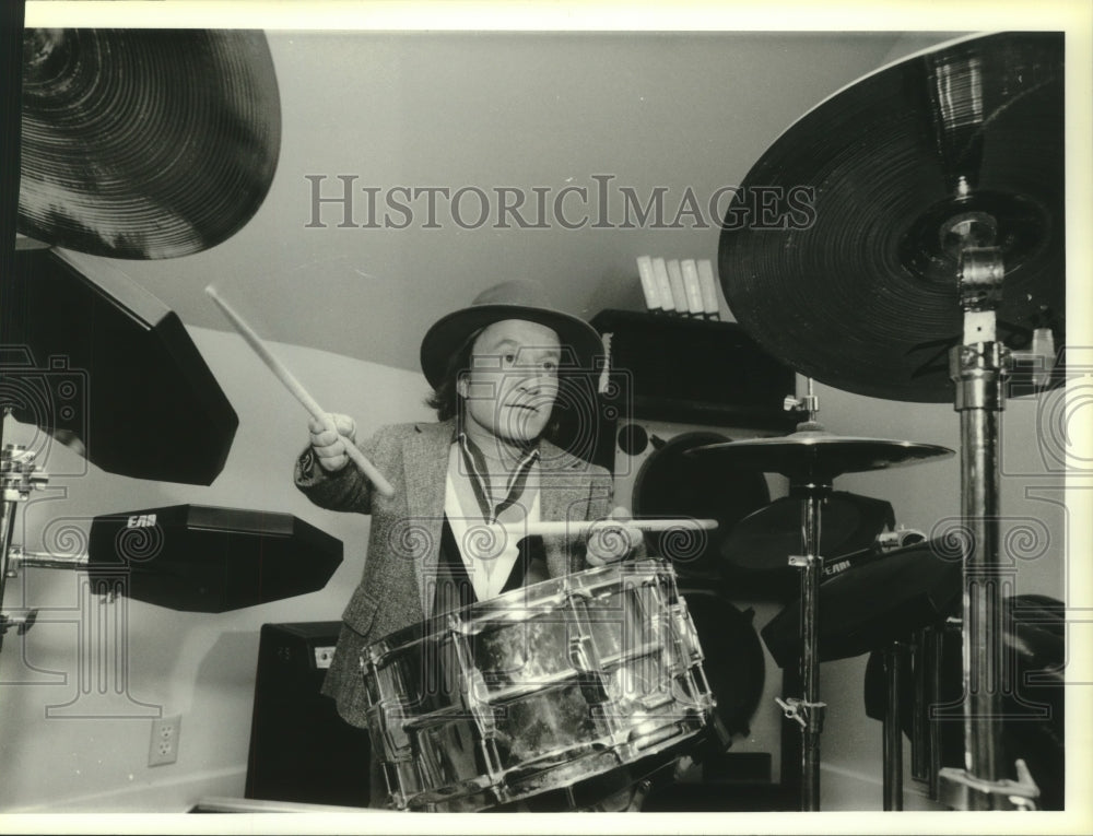 1986 Press Photo David Rapport, star of &quot;The Wizard&quot;, plays drums, Los Angeles.- Historic Images