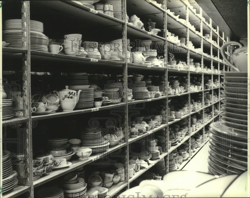 1987 Press Photo Replacements, Ltd stocks antique china crystal and earthenware.- Historic Images