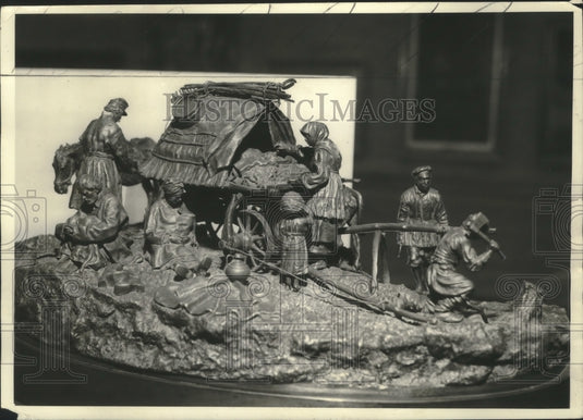 1941 Press Photo "Emigrants in Little Russia" by Posen at Milwaukee Art Center.- Historic Images