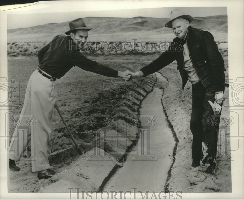 1952 Press Photo The water flows from irrigation system in Ephrata, Washington.- Historic Images