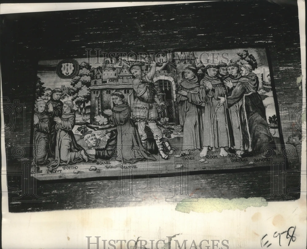 1962 Press Photo Hearst Foundation presents 16th Century tapestry to Art Center- Historic Images