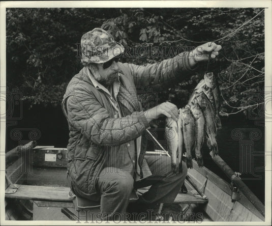 1979 Press Photo Jay Reed displays a two man bag limit of bass - mjx55215- Historic Images