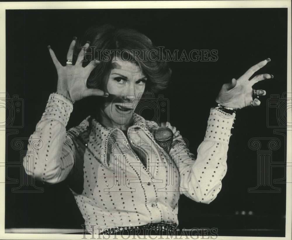 1975 Press Photo Milwaukee, Wisconsin-Joan Rivers at the Pfister Hotel- Historic Images