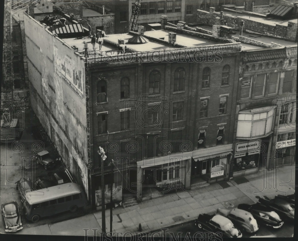 1949 Press Photo Aerial view of buildings condemned and razed in Milwaukee.- Historic Images