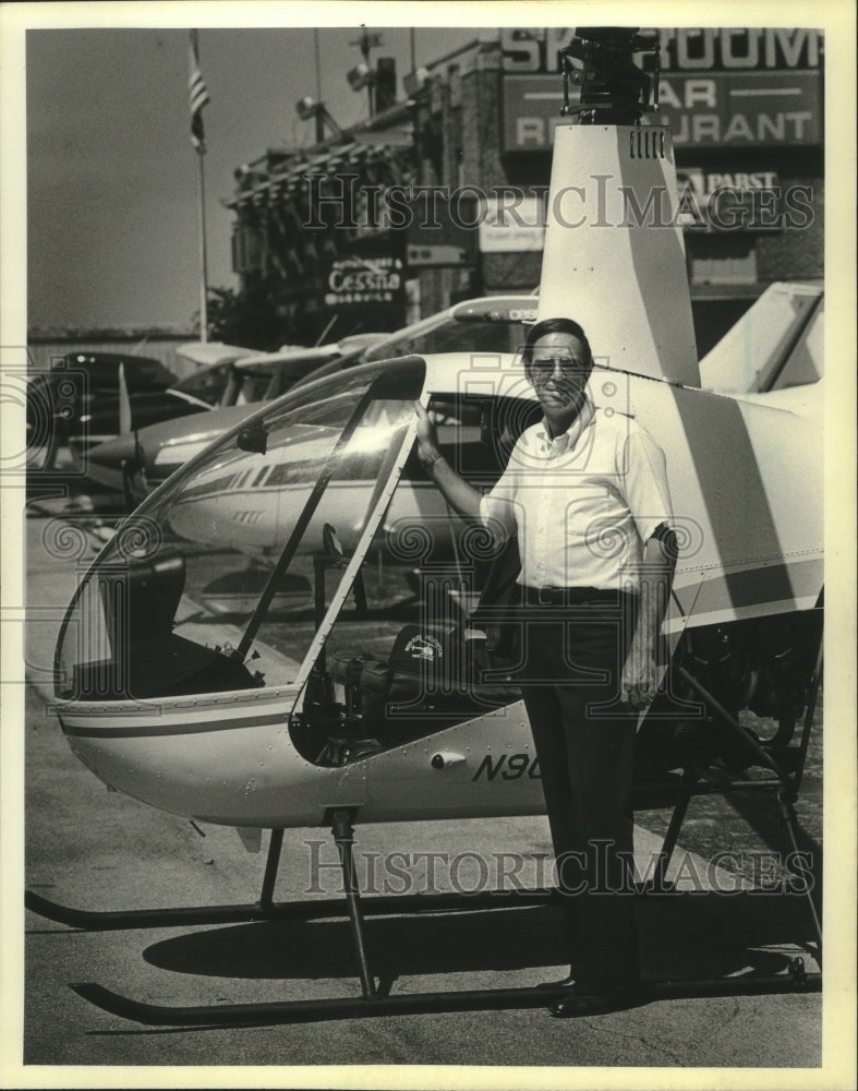 1982 Press Photo Michael Reagan-President of Roto-Flite Helicopter Gives Lessons- Historic Images