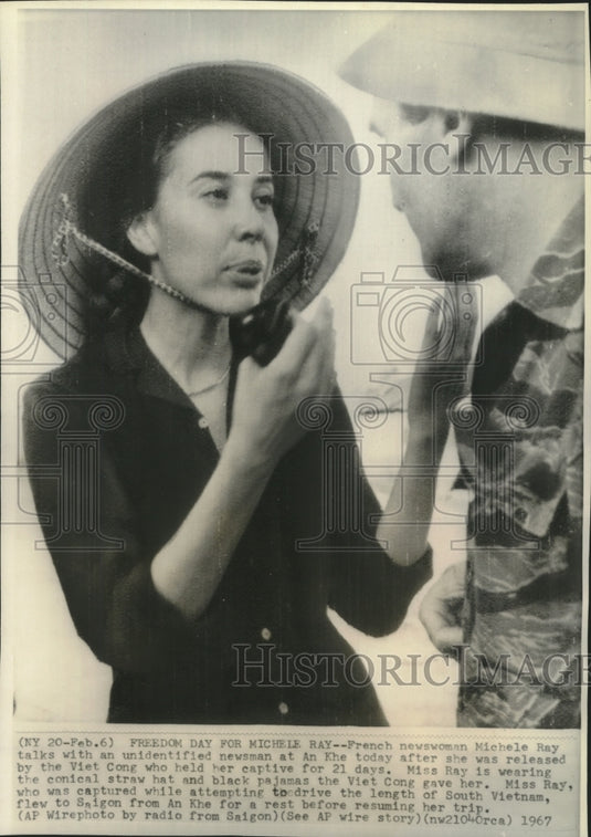 1967 Press Photo Vietnam- French newswoman Michele Ray & unidentified newsman- Historic Images