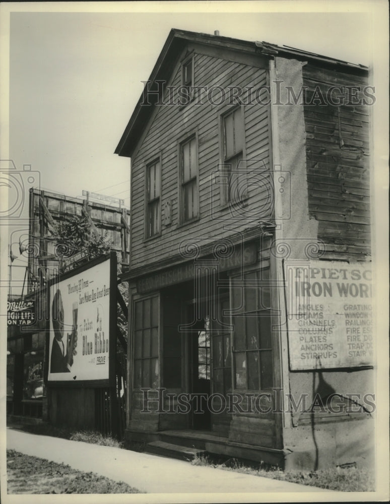 1940 Press Photo Fred Pietsch Iron Works building 625 W. Kilbourn Ave. Milwaukee