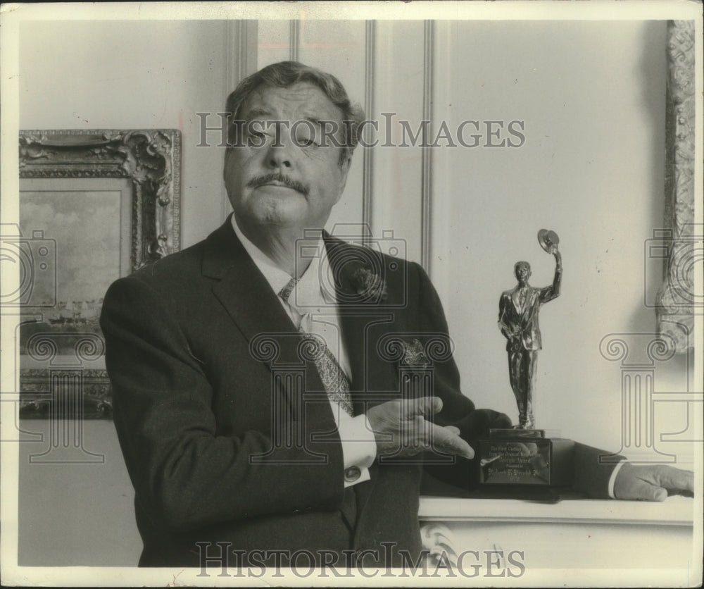 1975 Press Photo Jackie Gleason to emcee for annual entertainer of the year.- Historic Images