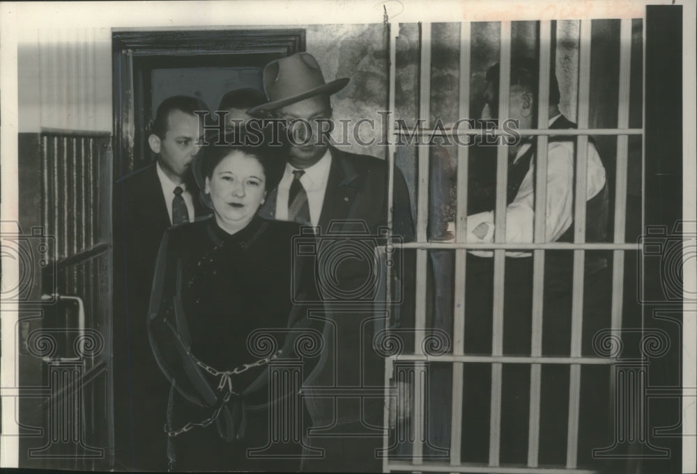 1953 Press Photo Mrs. Bonnie Brown Heady in jail corridor of Kansas City.- Historic Images