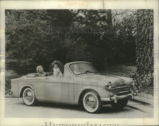 1958 Press Photo Hillman Minx with two woman and child, convertible in driveway- Historic Images