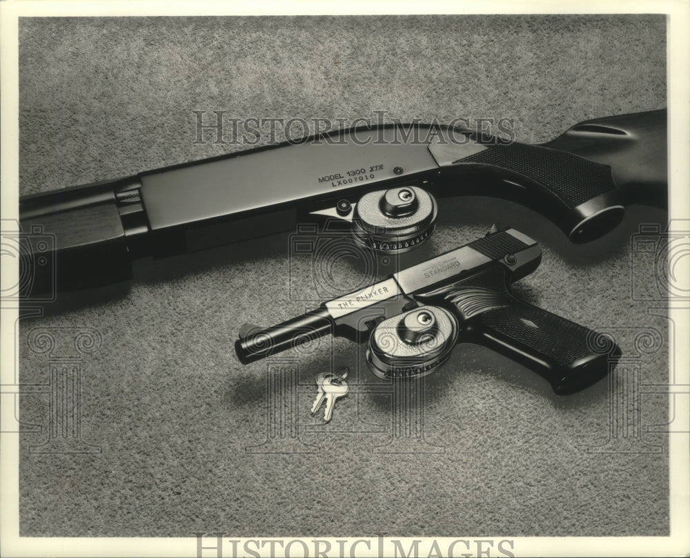 1989 Press Photo Milwaukee&#39;s Master Lock&#39;s gunlock device to keep guns safe.- Historic Images