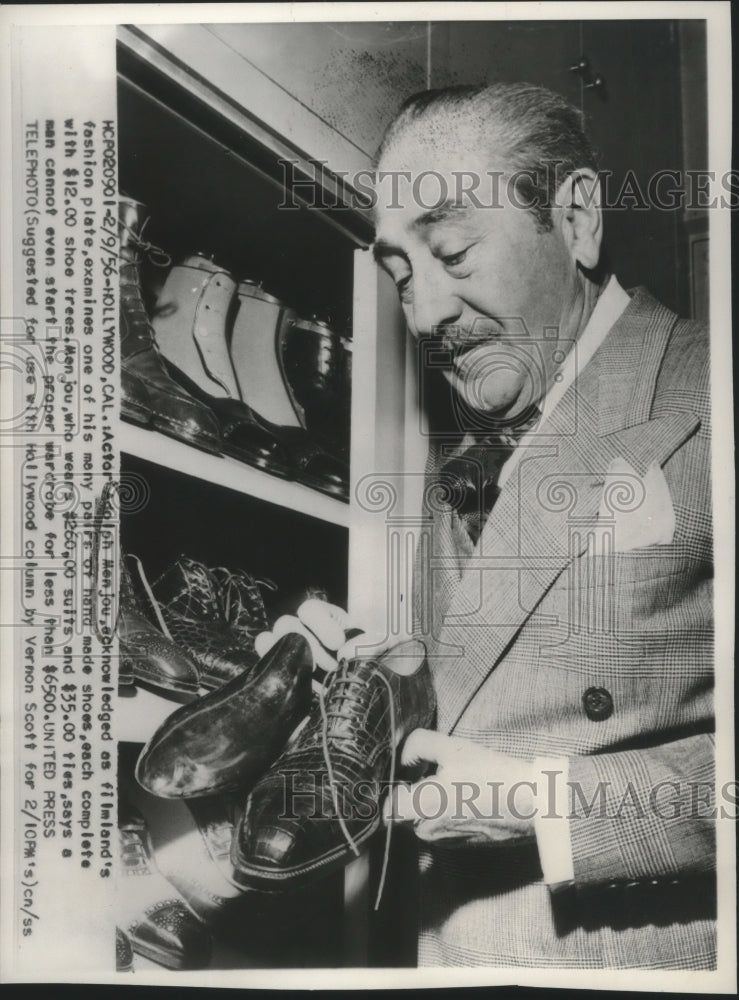 1956 Press Photo Actor Adolph Menjou showing off his handmade shoes, California- Historic Images