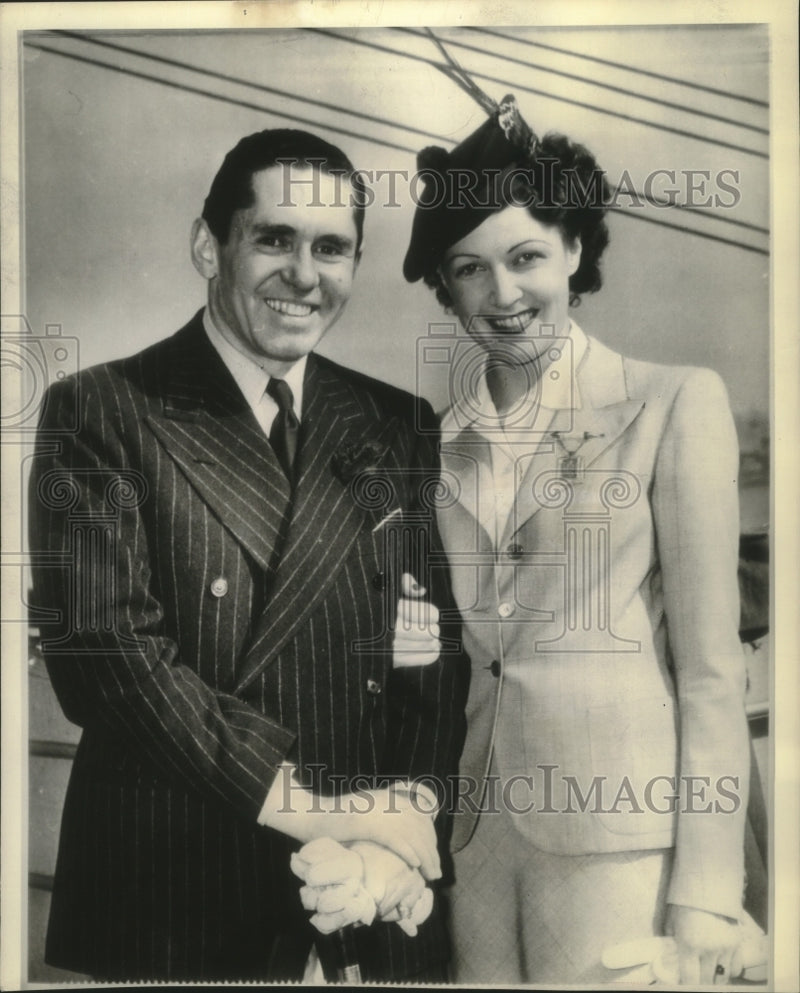 Load image into Gallery viewer, 1940 Press Photo New York-John Ringling North and actress Germaine Aussey
