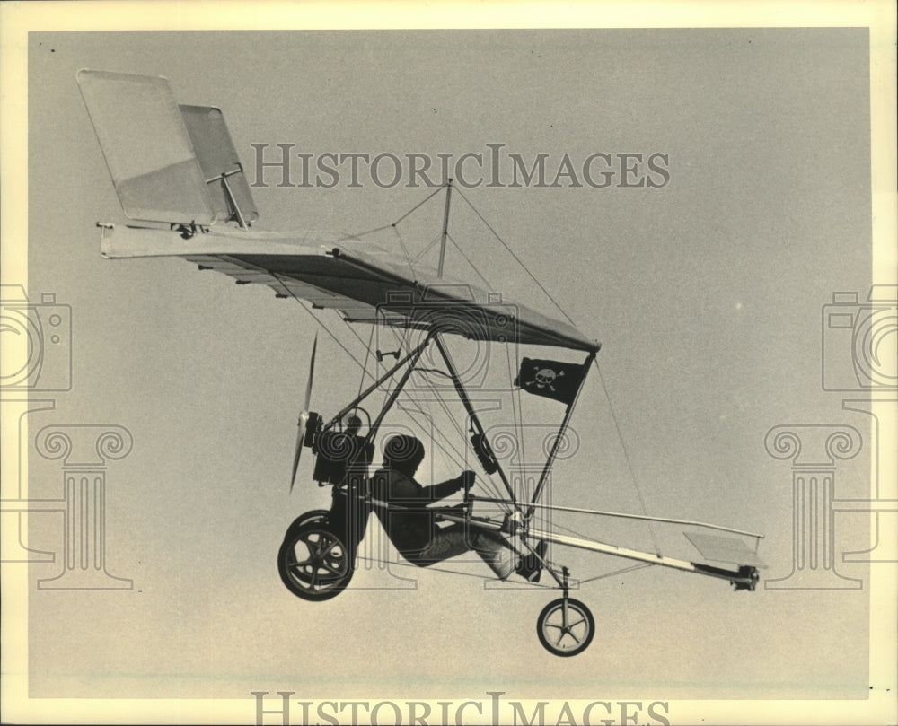 1984 Press Photo Pat Hirst of Allentown PA builds and flies ultralight planes.- Historic Images