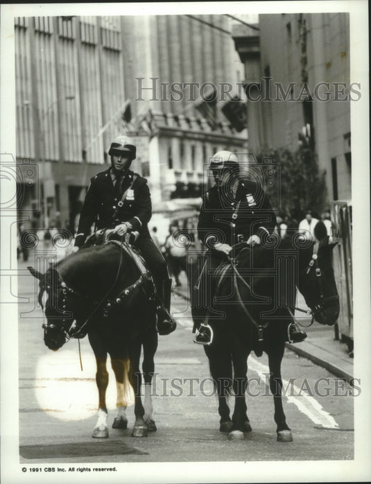 1991 Press Photo Dennis Franz & Dan Gauthier star in "N.Y.P.D. Mounted" on CBS- Historic Images