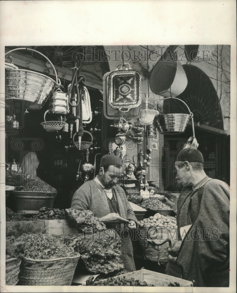 1952 Press Photo Tunis Version of a General Store, Merchant Makes Change- Historic Images