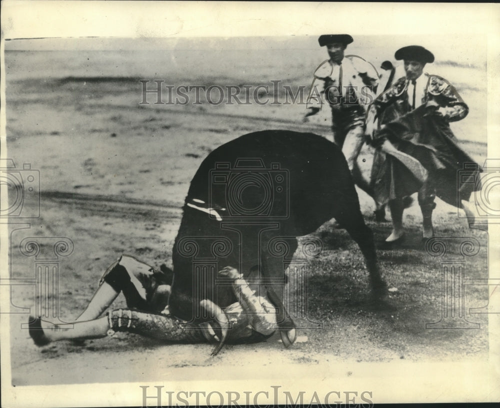 1929 Press Photo Bull fighter Carmelo Perez severely gored by bull - mjx58467- Historic Images