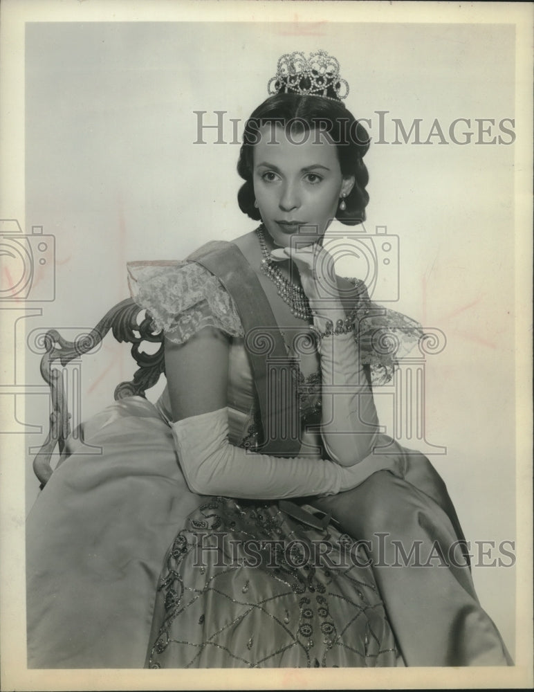 1957 Press Photo Actress Claire Bloom stars in "Victoria Regina". - mjx59421- Historic Images