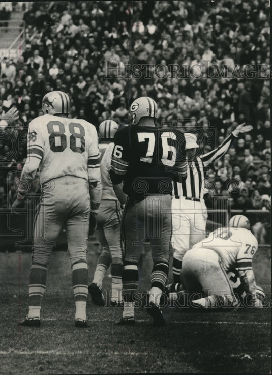 1965 Press Photo Packer's Quarterback Bart Starr sacked by Lion's Roger Brown- Historic Images