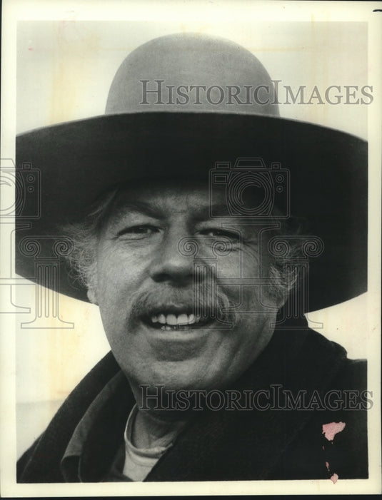 1977 Press Photo George Kennedy in "Cahill, U.S. Marshal" - mjx59807- Historic Images